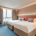 Courtyard By Marriott Paris Denis סן-דני