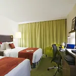 מלון Courtyard By Marriott Paris Denis 4*