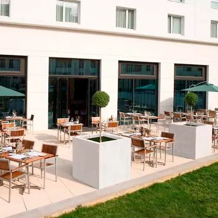 Courtyard By Marriott Paris Denis Hotell 4*