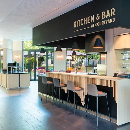 Courtyard By Marriott Paris Denis Hotel 4*