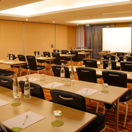 Hotell Courtyard By Marriott Paris Denis 4*