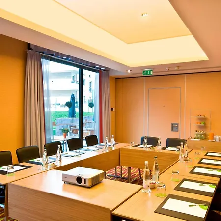 Courtyard By Marriott Paris Denis 4*