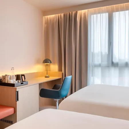 Courtyard By Marriott Paris Denis Hotel 4*