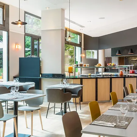 Courtyard By Marriott Paris Denis Hotel