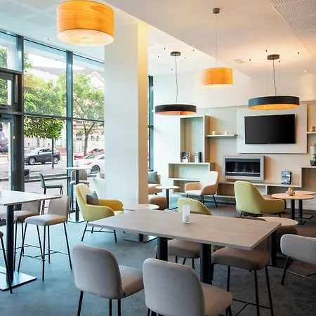 Courtyard By Marriott Paris Denis Hotel 4*