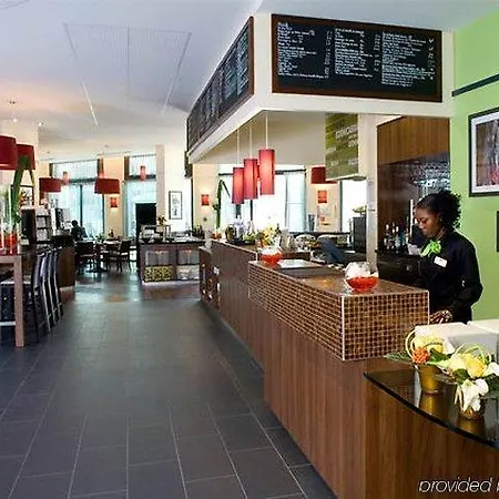 Hotel Courtyard By Marriott Paris Denis 4*