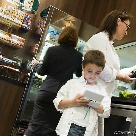 Courtyard By Marriott Paris Denis Hotel