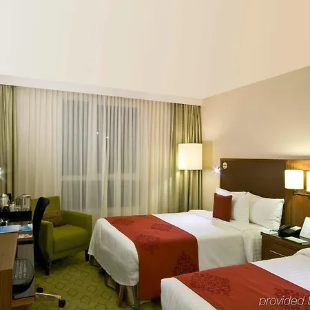 Hotell Courtyard By Marriott Paris Denis 4*