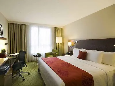 Hotel Courtyard By Marriott Paris Denis 4*